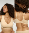 Model trägt super bequemen bralette mit lift und breitem band in beige 